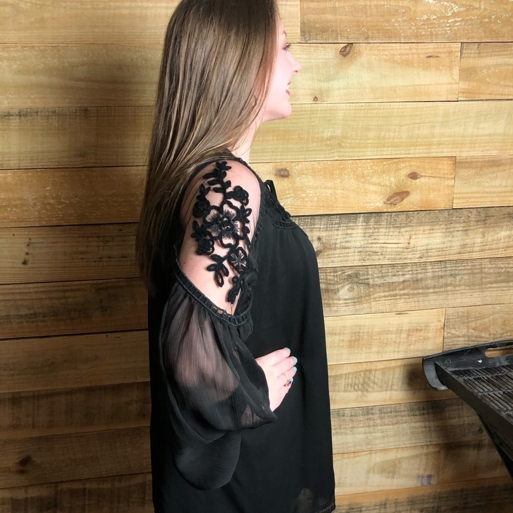 Hayden, Lace accented top,NWT - Picture 3 of 11
